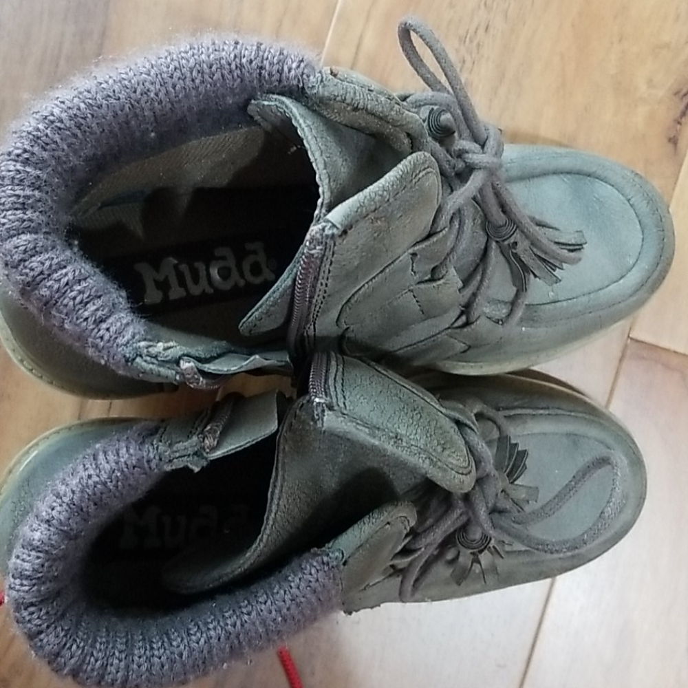 Boots - Picture 2 of 4